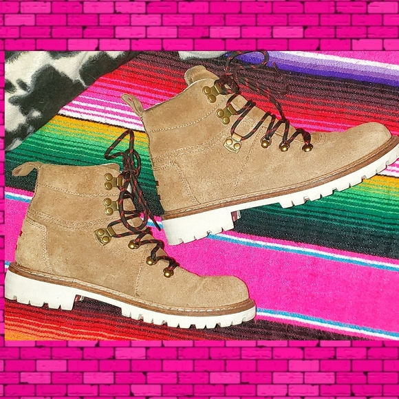 TOMS Hiking Boots - Picture 3 of 6